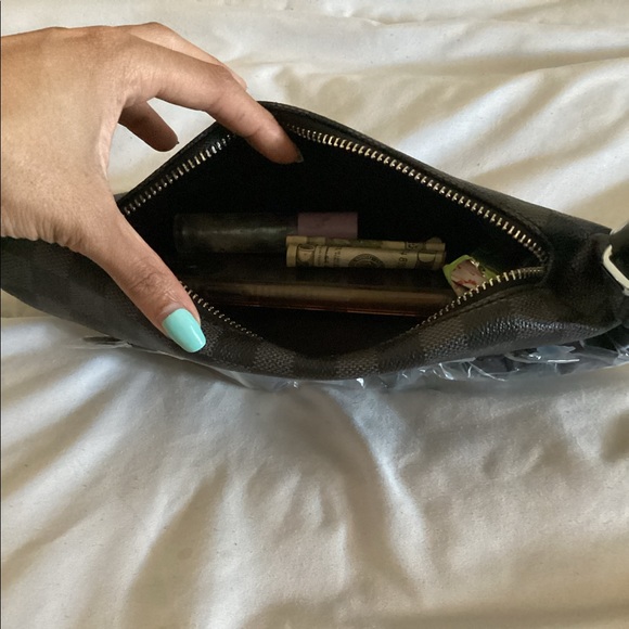 NEW $30 SALE | Chic Black & Grey Checkered Fashion Crossbody Bag - Picture 6 of 7